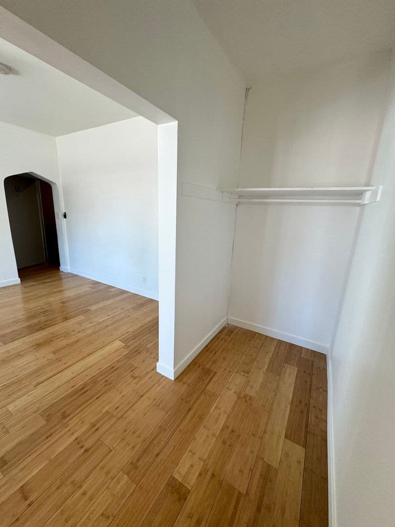 Los Angeles Apartment: 823 N. Gower Street