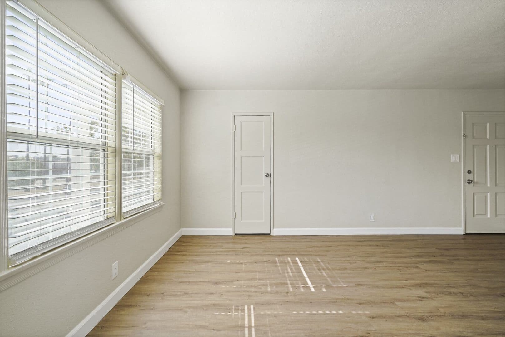 LONG BEACH Apartment: 4451 Atlantic Ave.