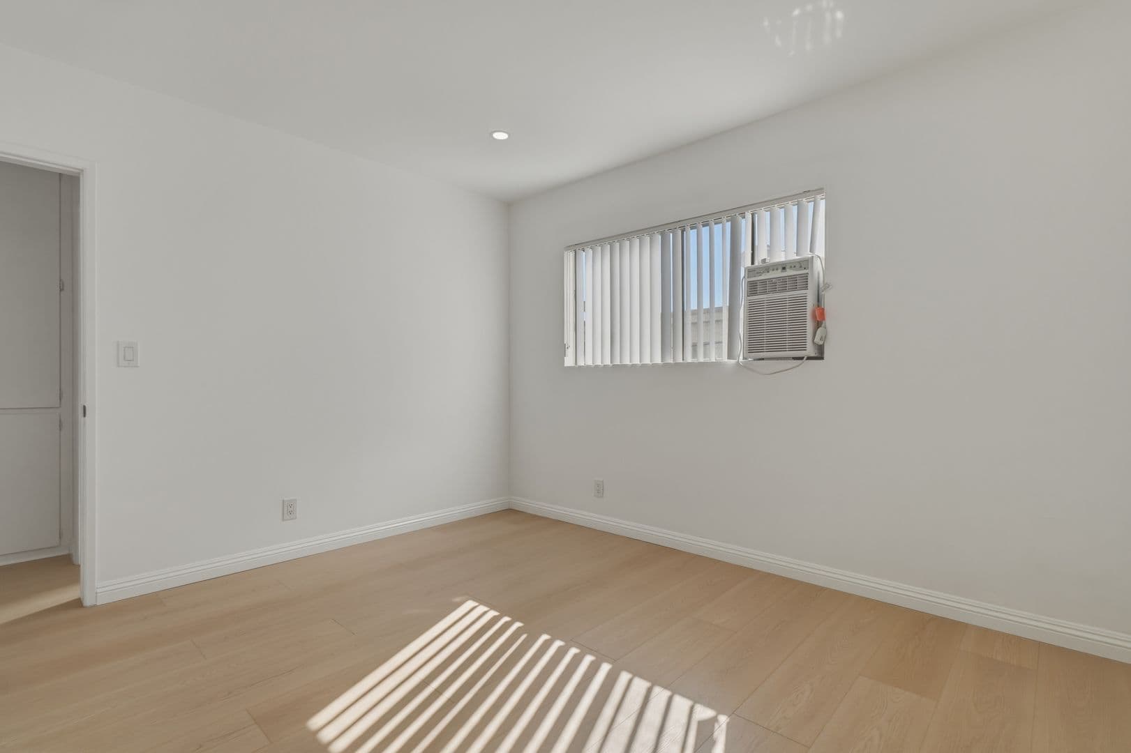 Culver City Apartment: 3869 Tilden Ave
