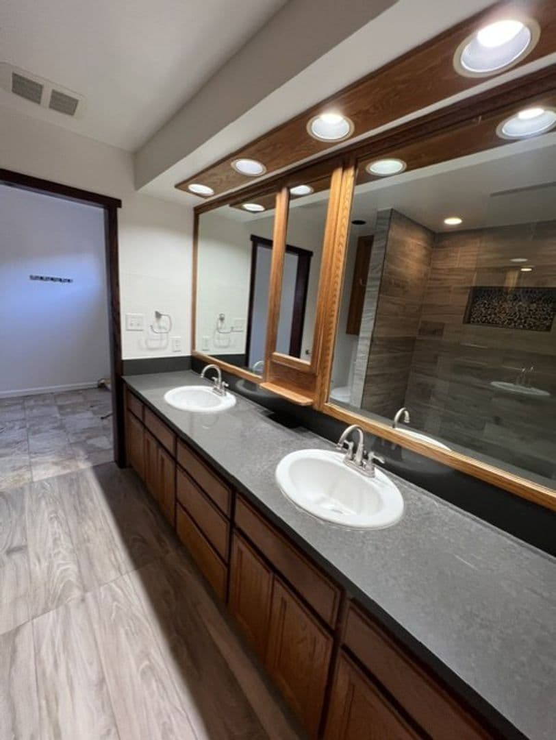 Redondo Beach House: 2007 Voorhees Ave.