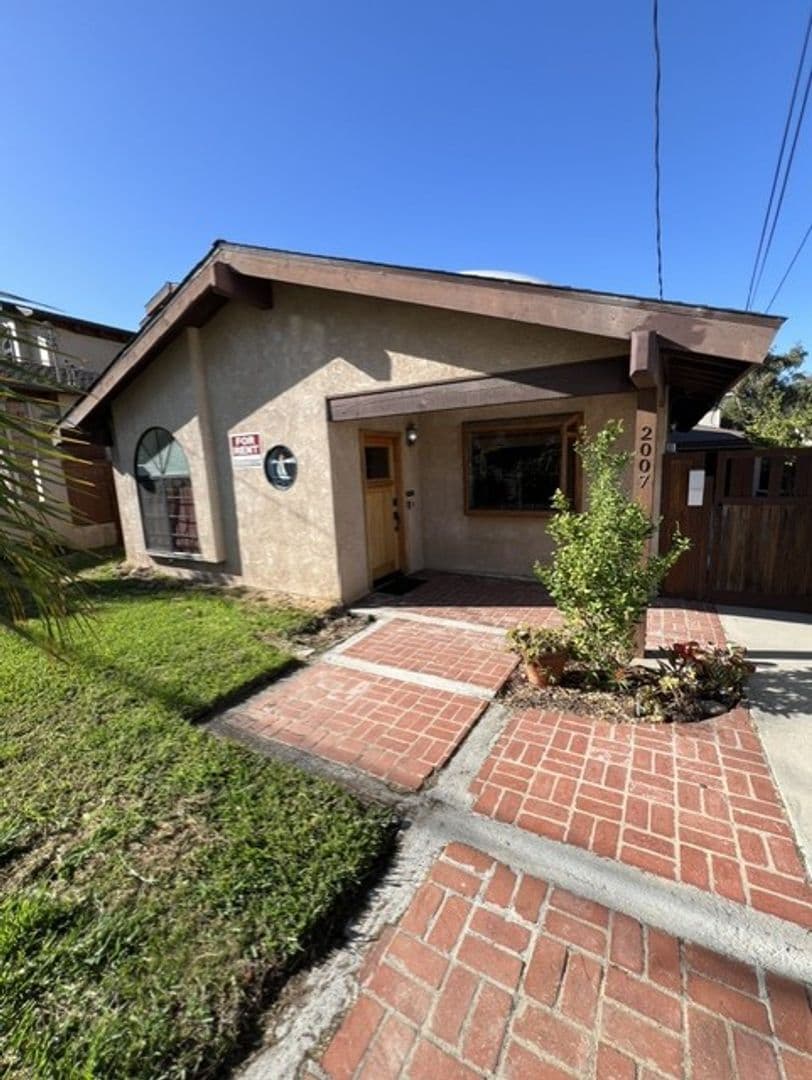 Redondo Beach House: 2007 Voorhees Ave.