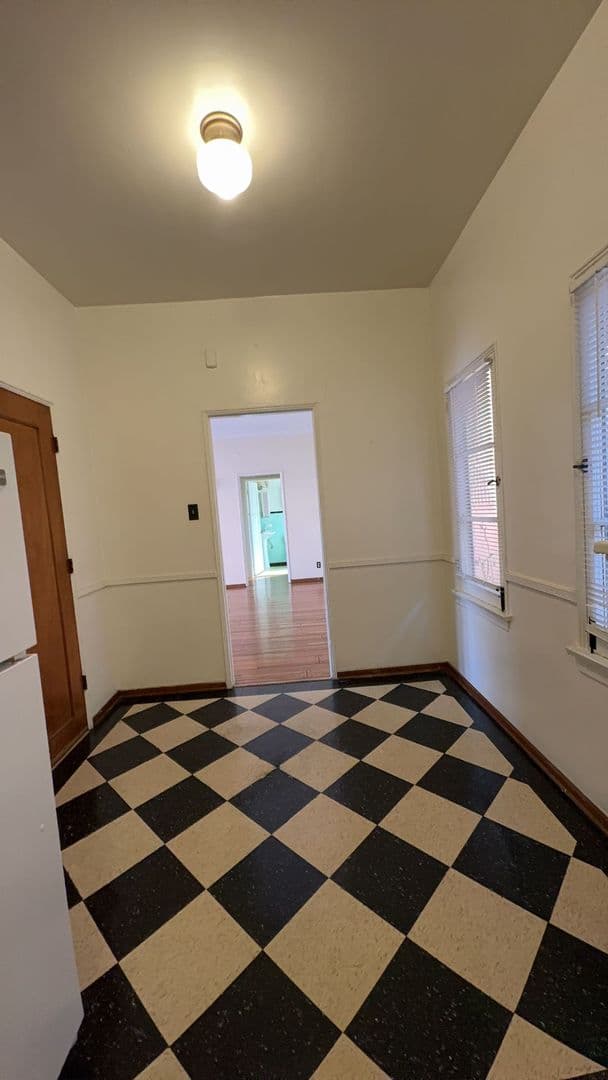 Los Angeles Apartment: 6022 W. 8th St