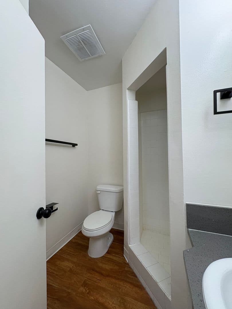 LAWNDALE Apartment: 4573 W. 173rd