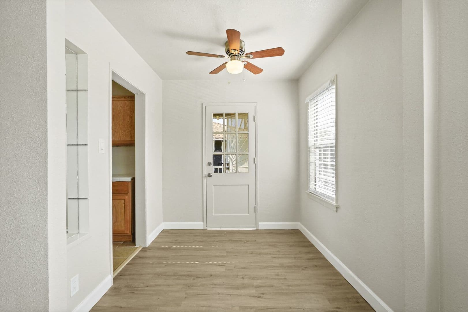 LONG BEACH Apartment: 4451 Atlantic Ave.