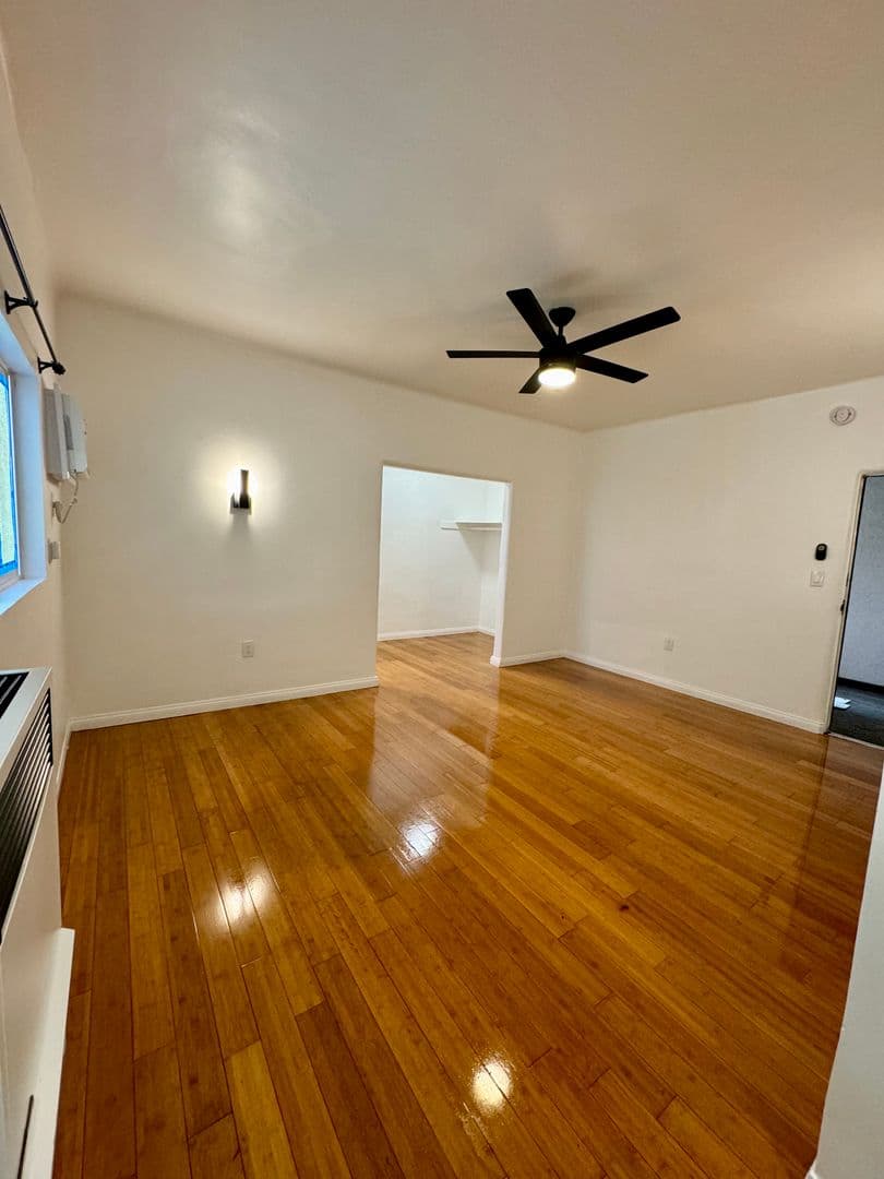 Los Angeles Apartment: 823 N. Gower Street