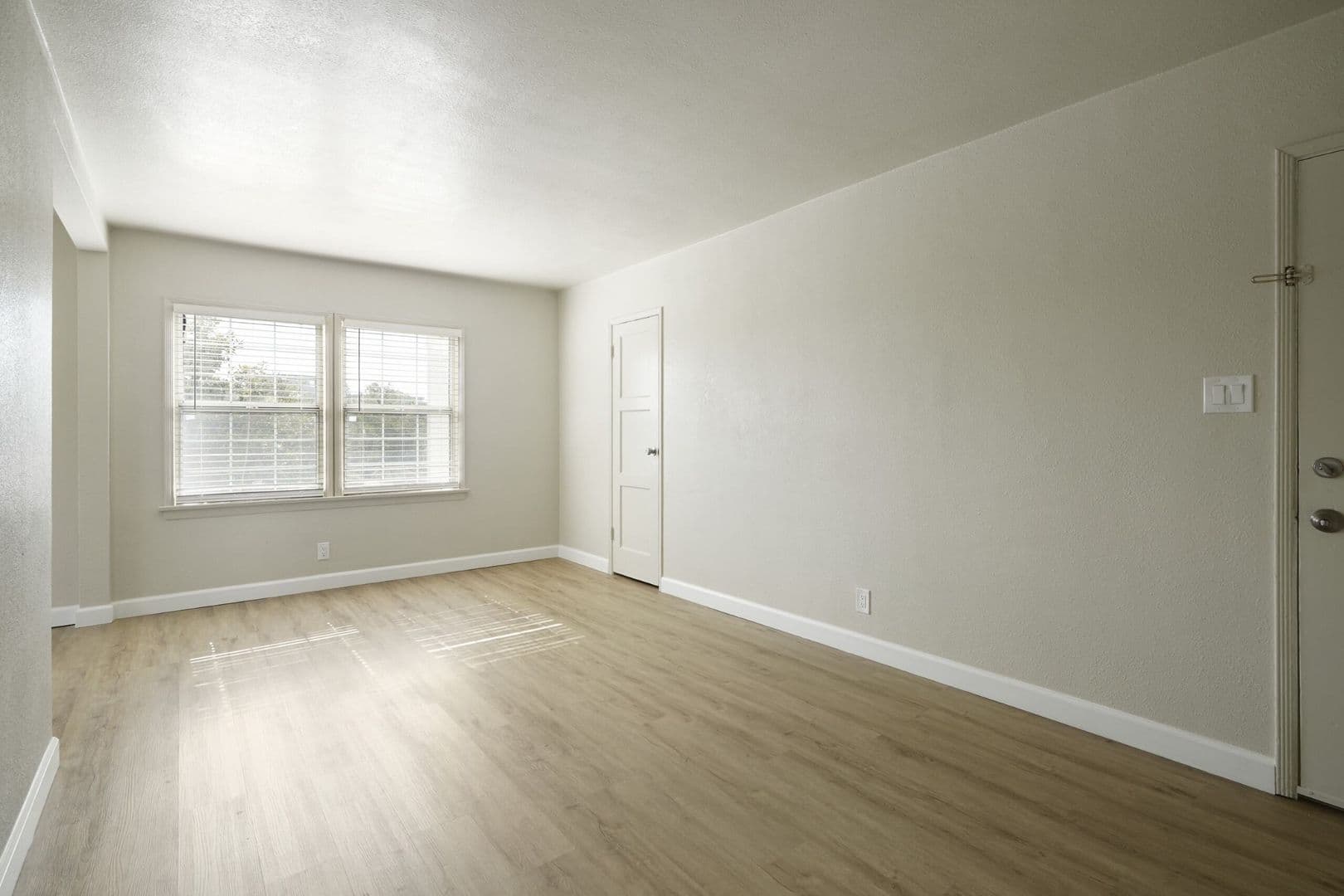 LONG BEACH Apartment: 4451 Atlantic Ave.