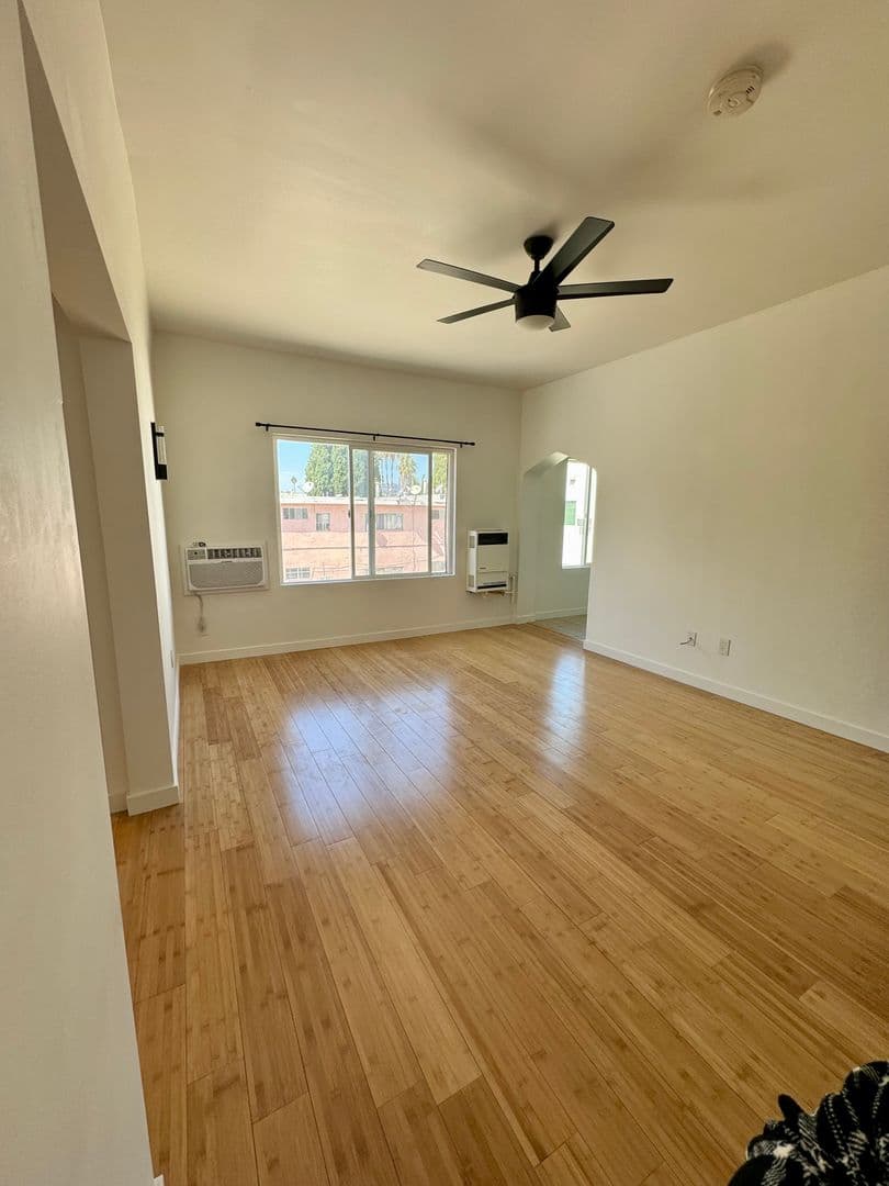 Los Angeles Apartment: 823 N. Gower Street