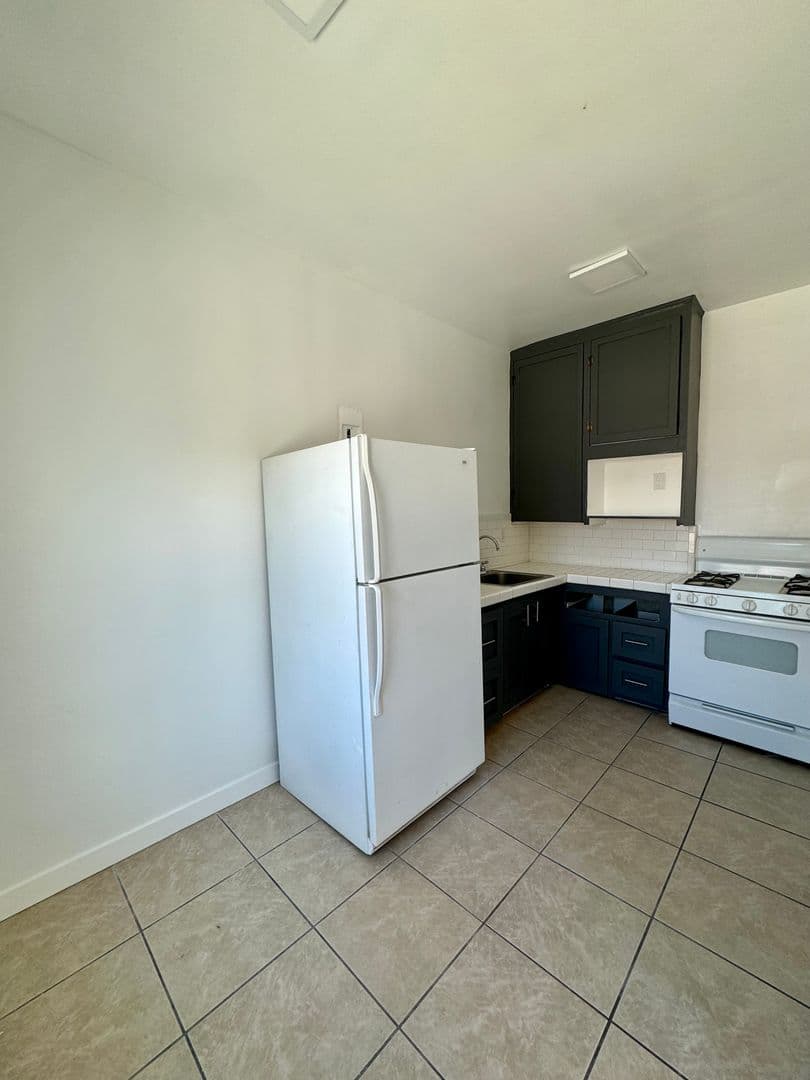 Los Angeles Apartment: 823 N. Gower Street