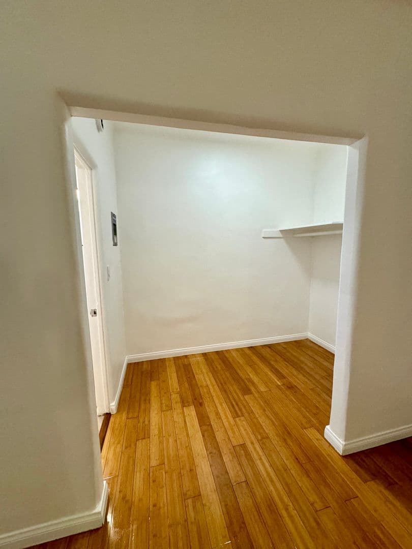 Los Angeles Apartment: 823 N. Gower Street