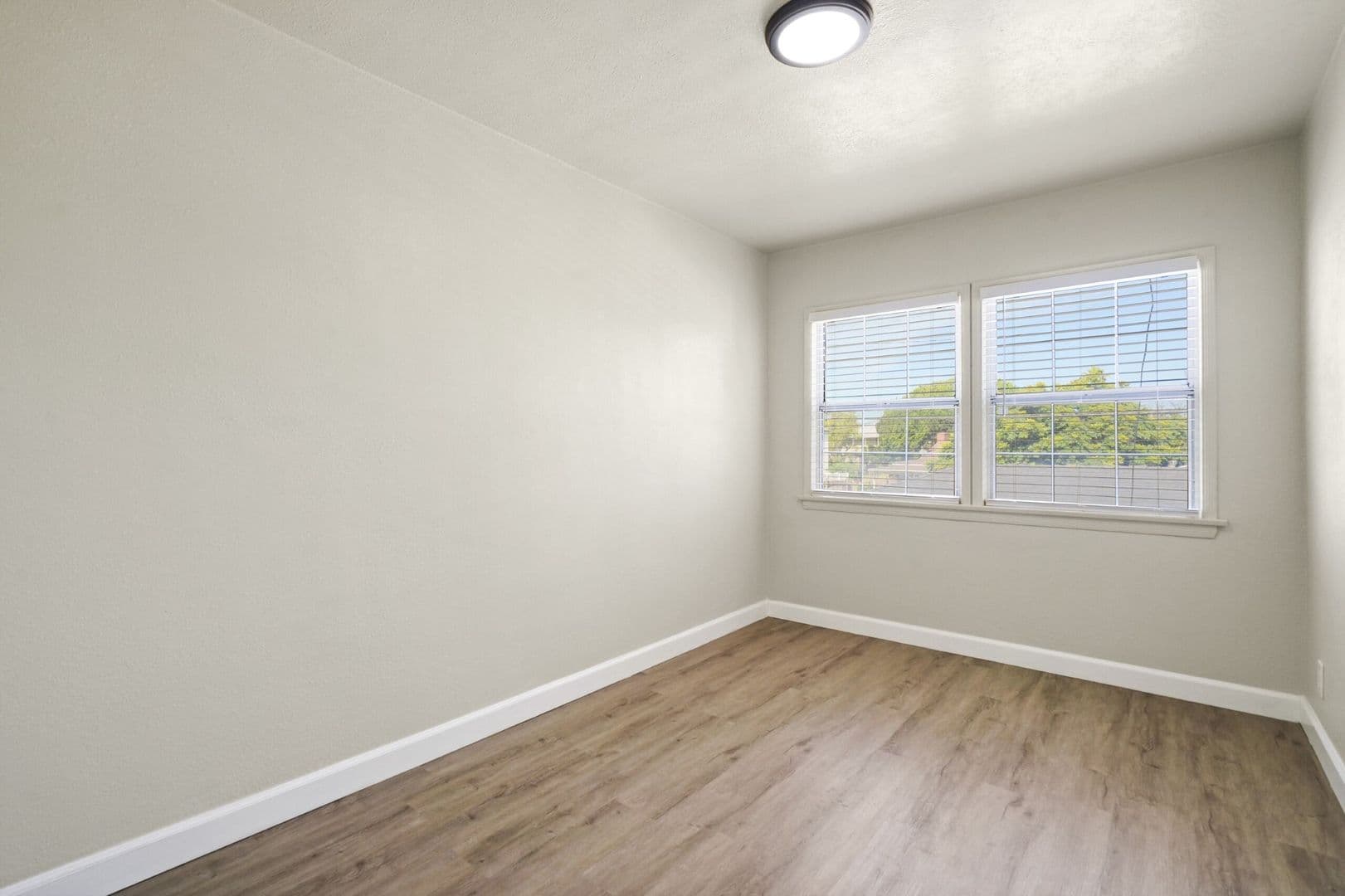 LONG BEACH Apartment: 4451 Atlantic Ave.