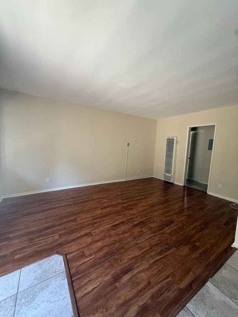 TORRANCE Apartment: 21220 S. Western Ave.