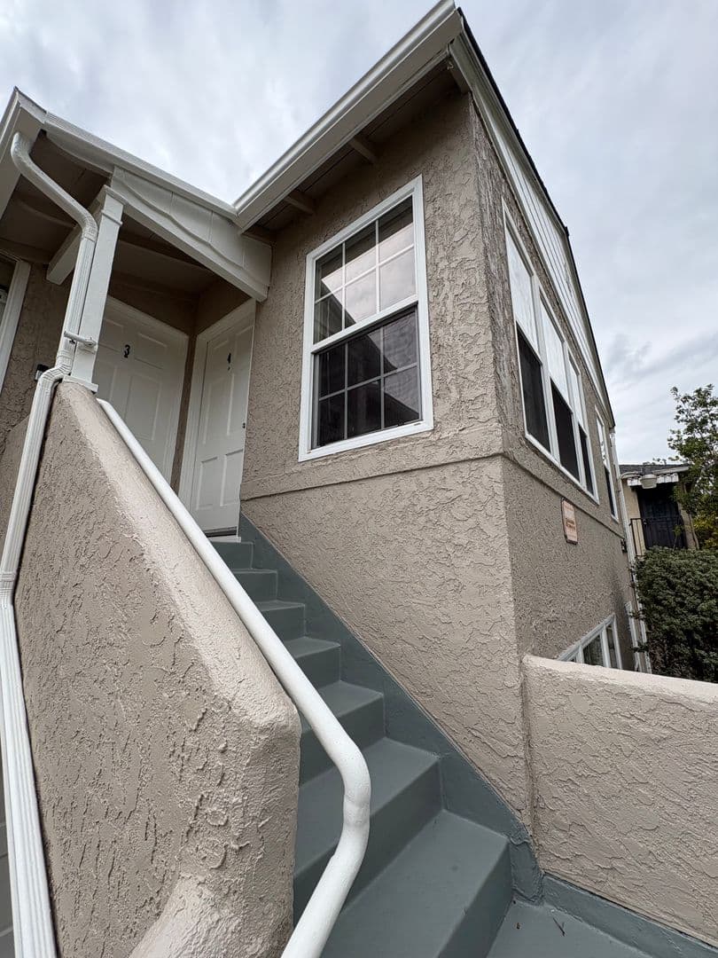 LONG BEACH Apartment: 830 San Antonio Dr.