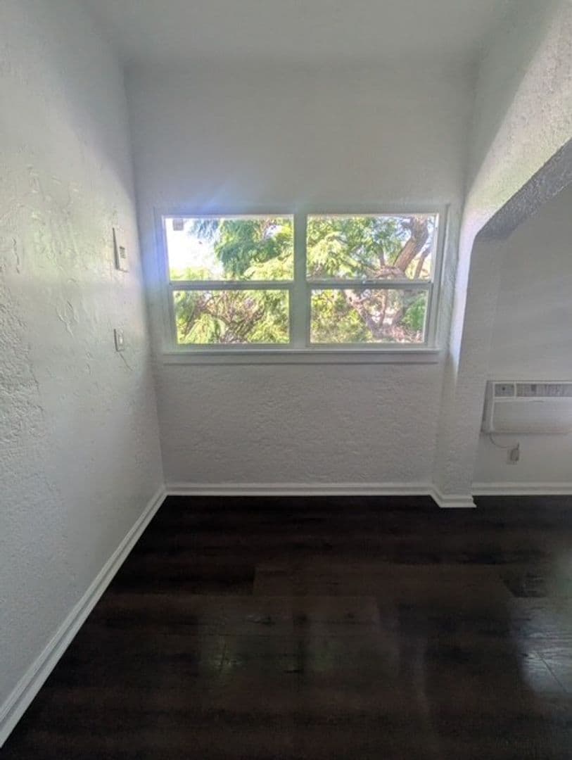 Los Angeles Apartment: 823 N. Gower Street