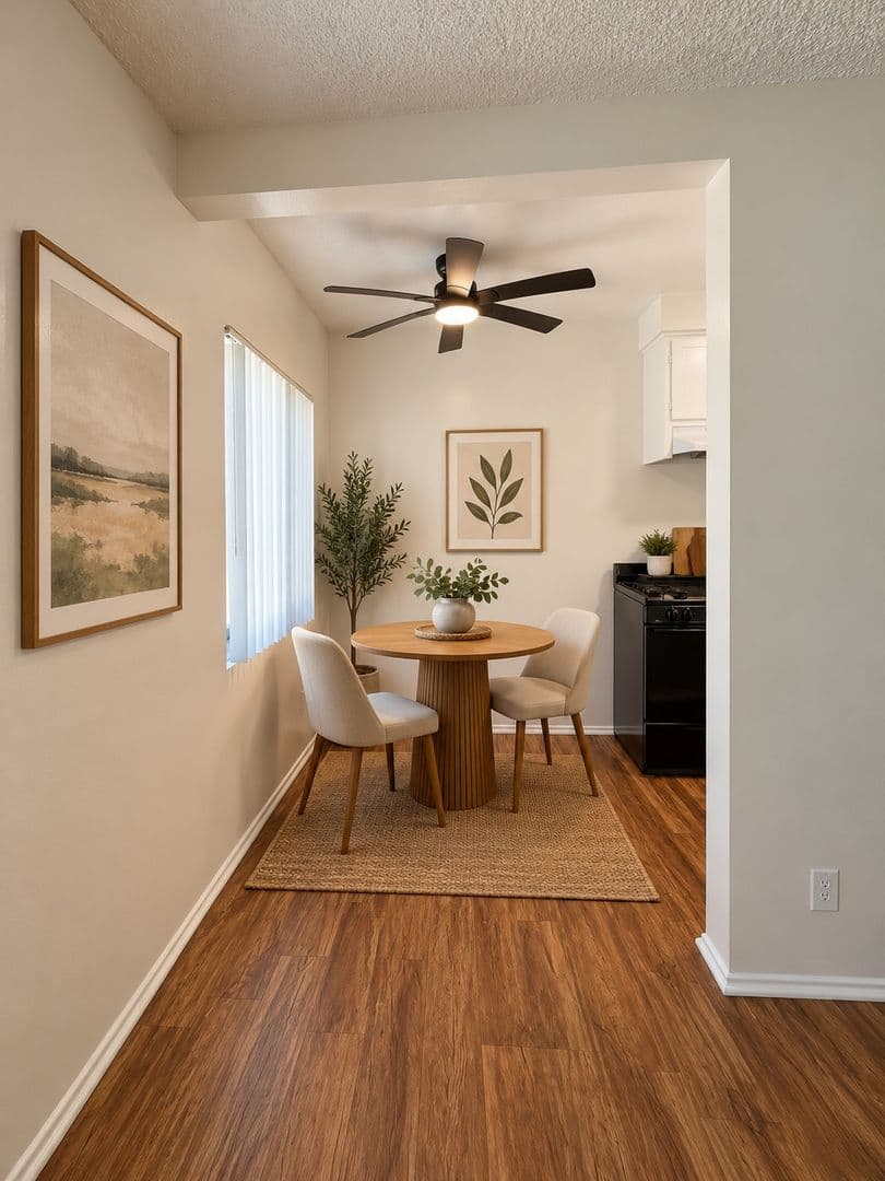 LAWNDALE Apartment: 4573 W. 173rd