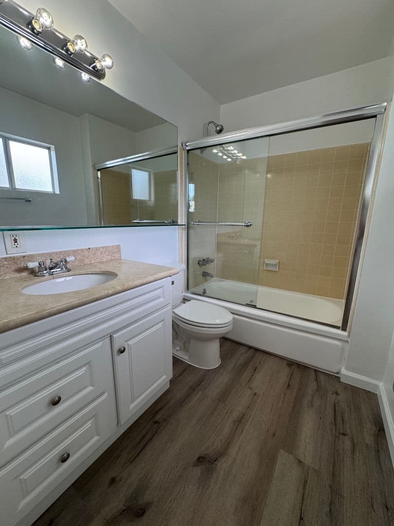 SAN PEDRO Apartment: 3811 Bluff Place.