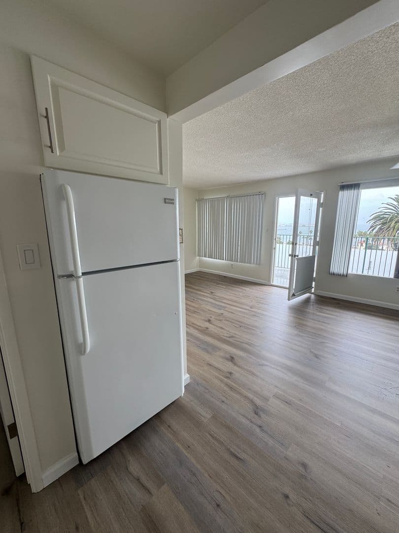 SAN PEDRO Apartment: 3811 Bluff Place.