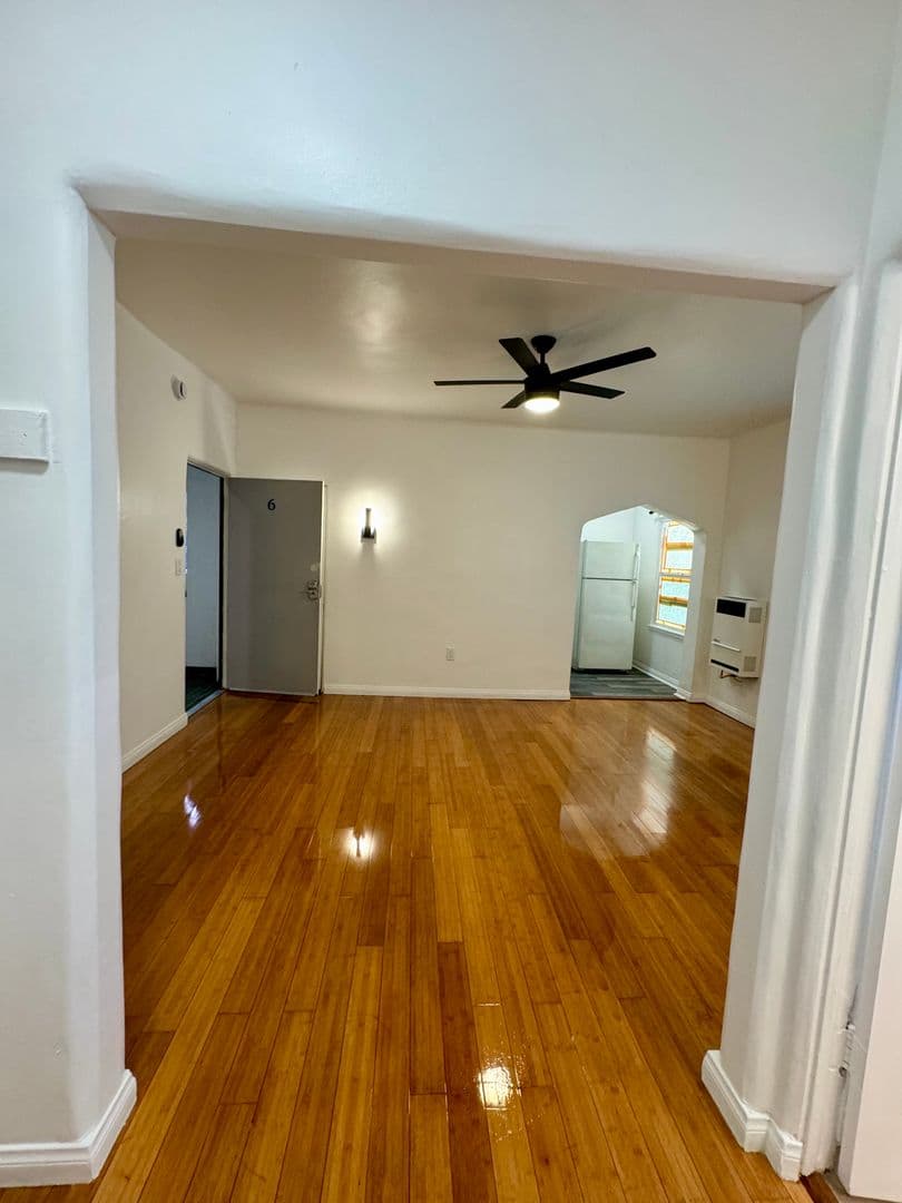 Los Angeles Apartment: 823 N. Gower Street