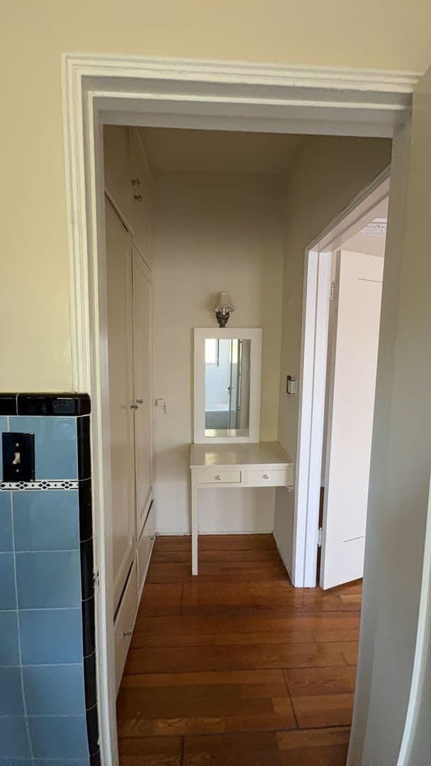 Los Angeles Apartment: 6022 W. 8th St