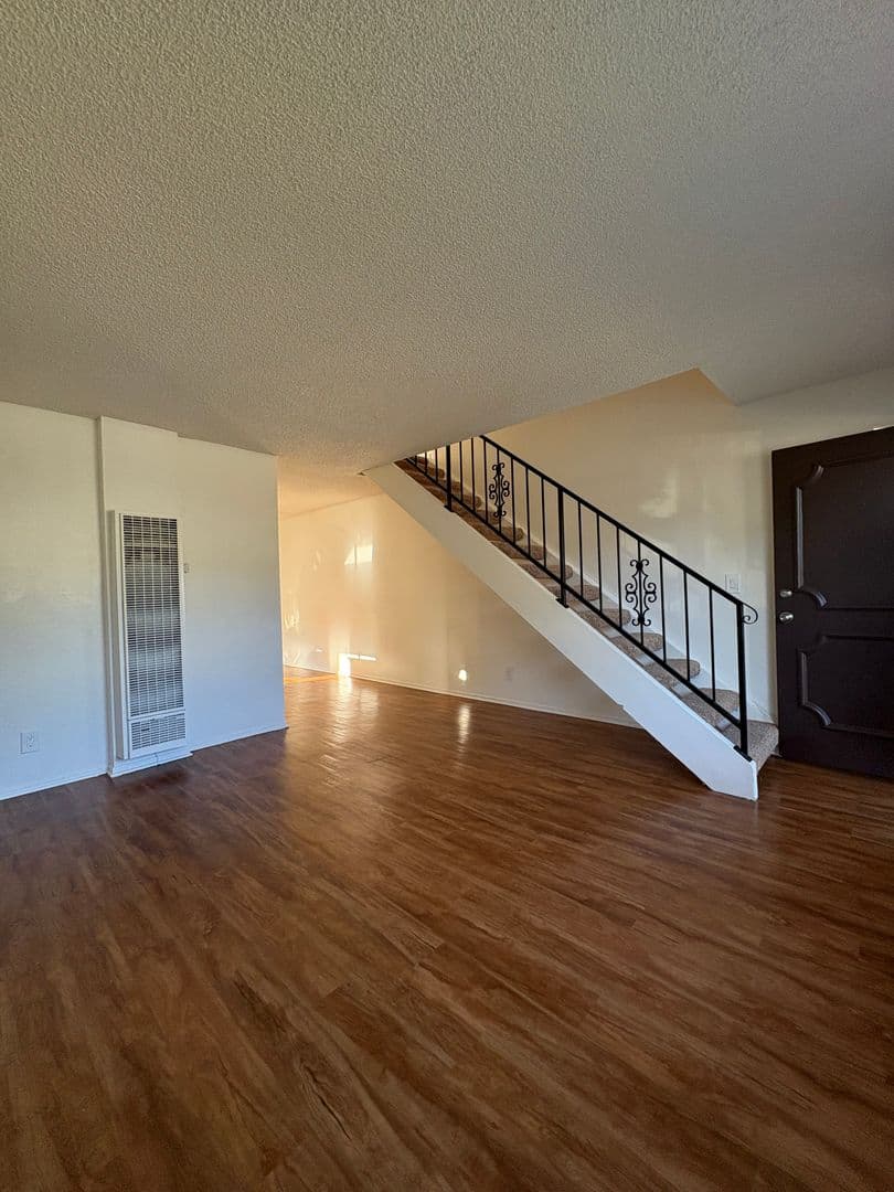 Gardena Apartment: 1426 W 179th St