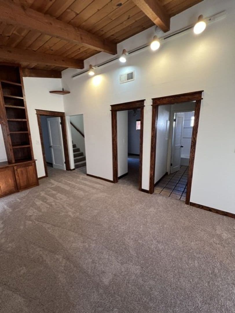 Redondo Beach House: 2007 Voorhees Ave.