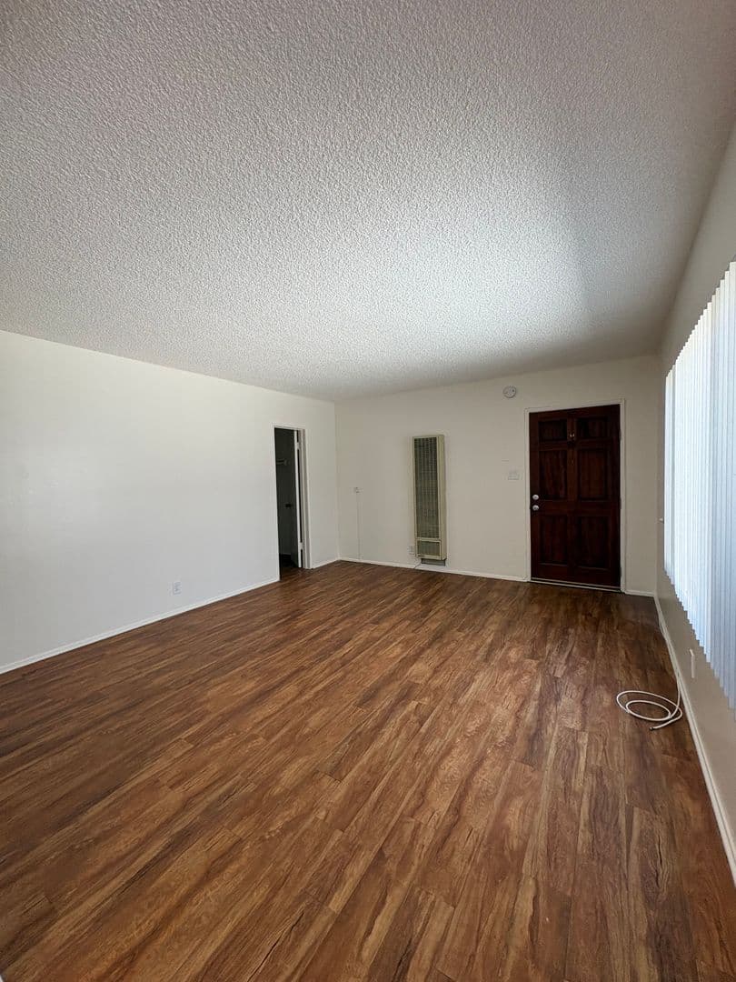 LAWNDALE Apartment: 4573 W. 173rd