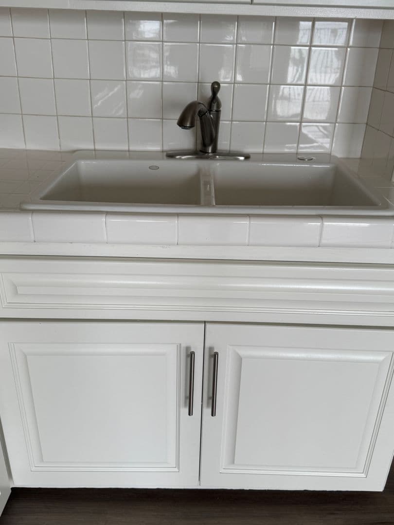 SAN PEDRO Apartment: 3811 Bluff Place.