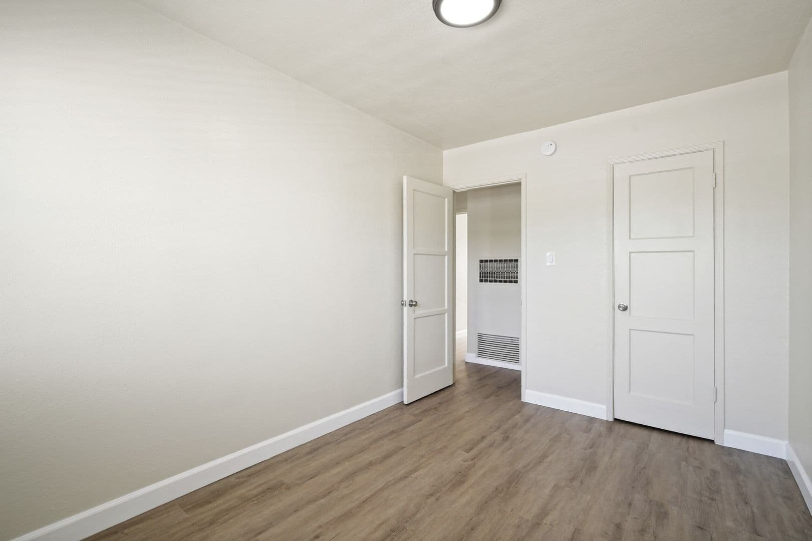 LONG BEACH Apartment: 4451 Atlantic Ave.