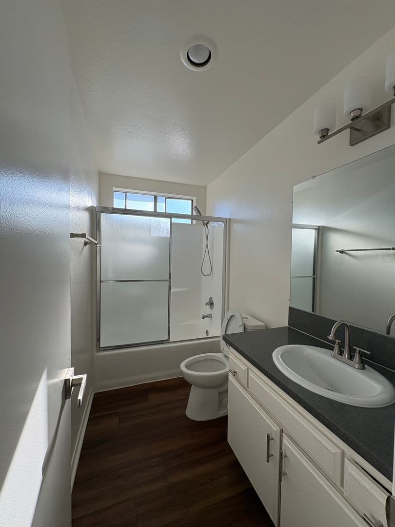 Gardena Apartment: 1426 W 179th St