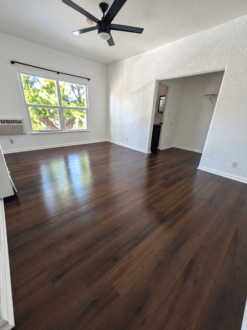 Los Angeles Apartment: 823 N. Gower Street