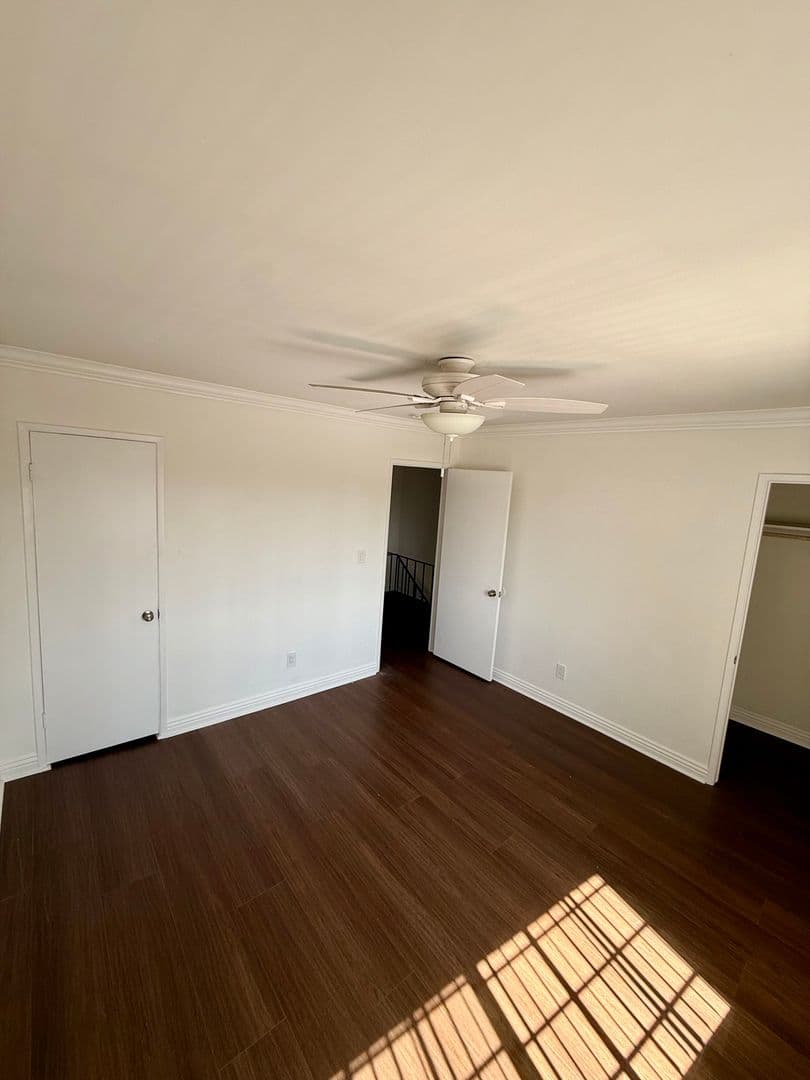 REDONDO BEACH Apartment: 233 S. Juanita Ave