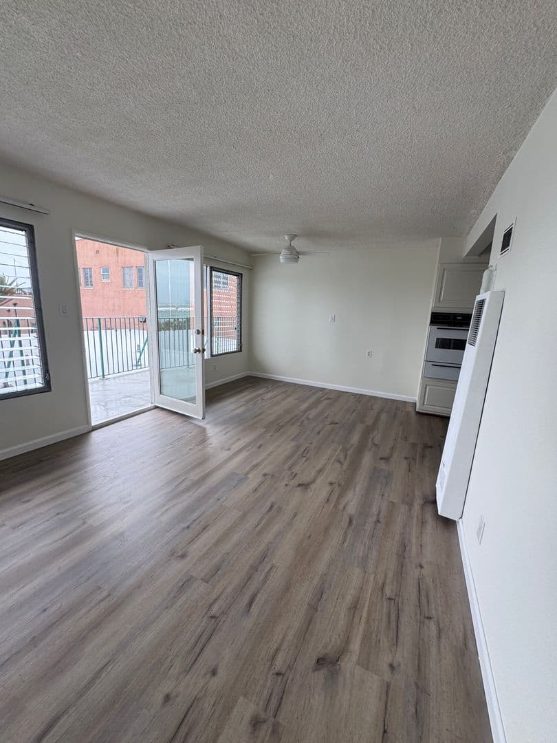 SAN PEDRO Apartment: 3811 Bluff Place.
