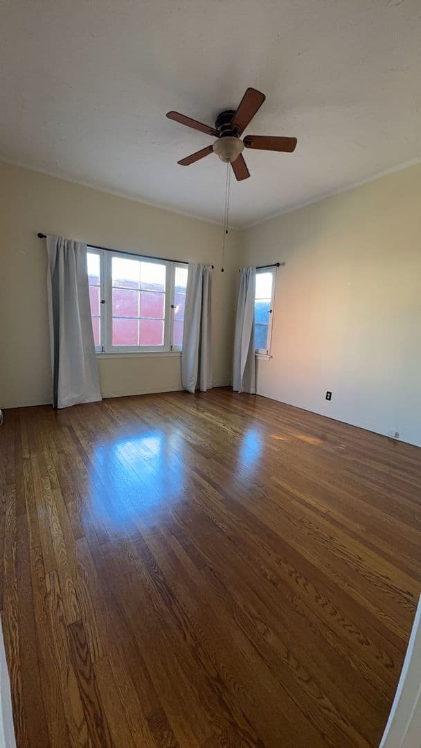 Los Angeles Apartment: 6022 W. 8th St