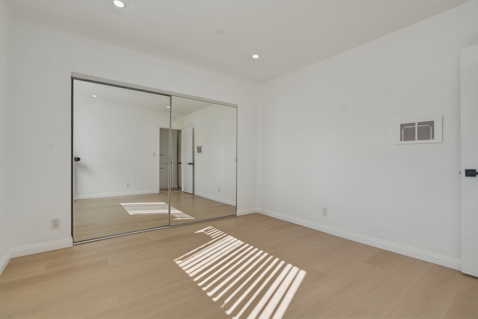 Culver City Apartment: 3869 Tilden Ave