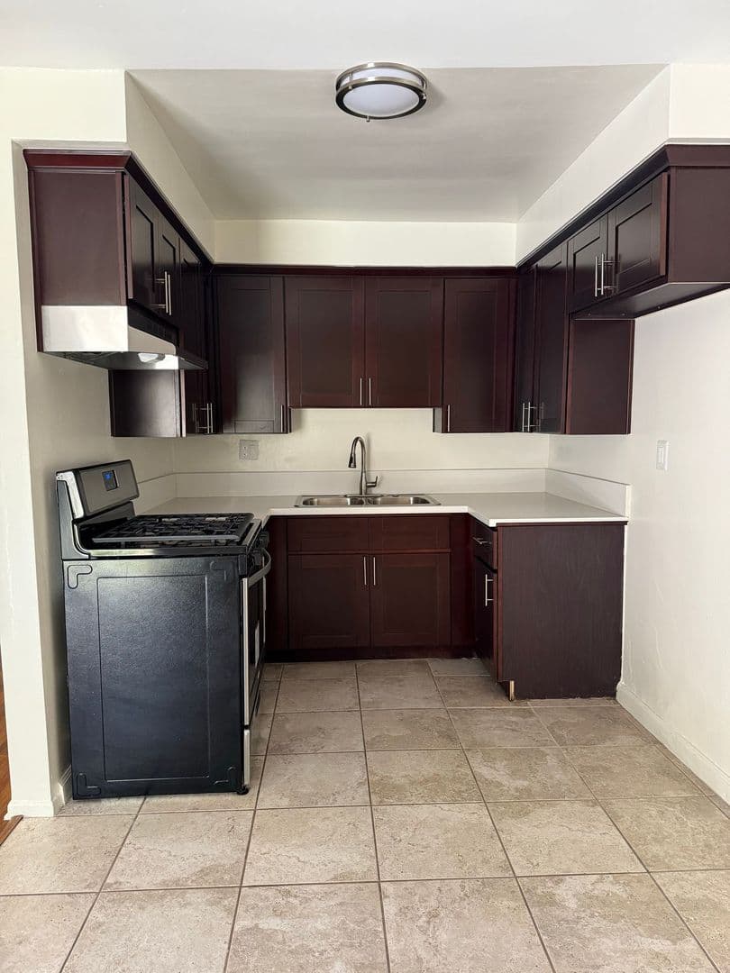 TORRANCE Apartment: 21220 S. Western Ave.