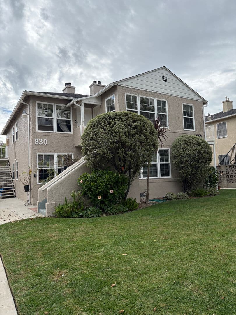 LONG BEACH Apartment: 830 San Antonio Dr.