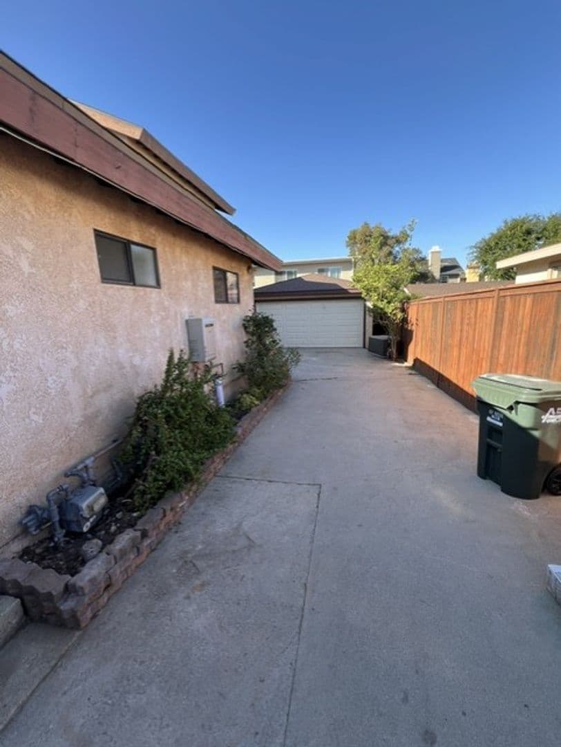 Redondo Beach House: 2007 Voorhees Ave