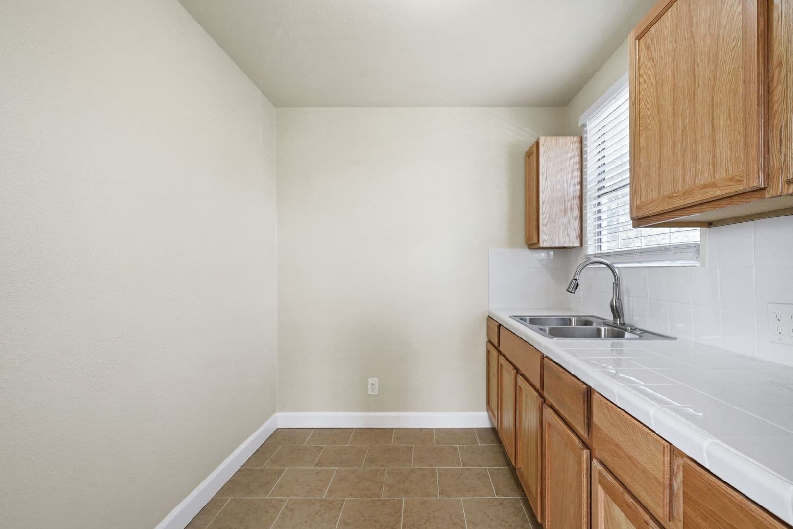 LONG BEACH Apartment: 4451 Atlantic Ave.