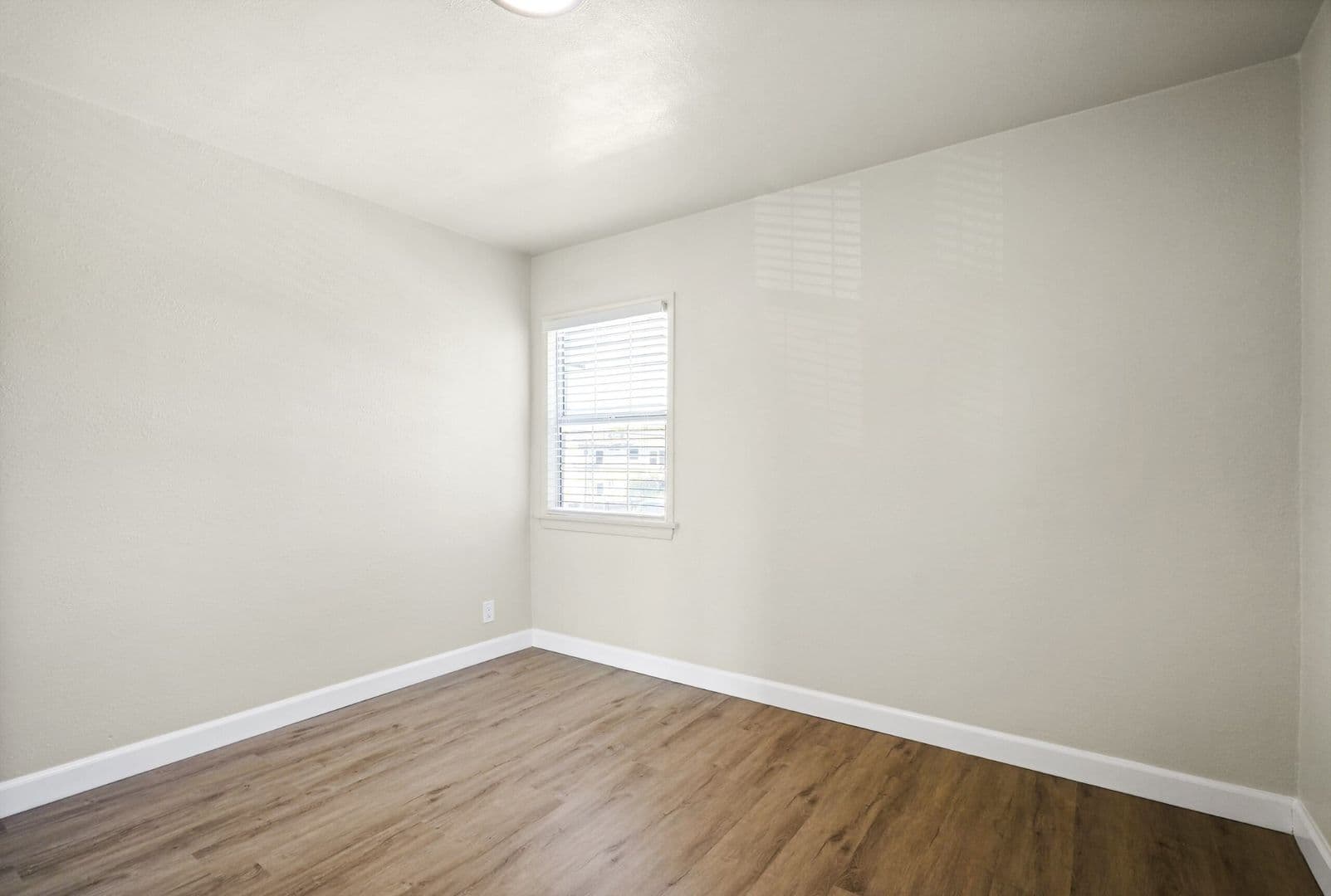 LONG BEACH Apartment: 4451 Atlantic Ave.