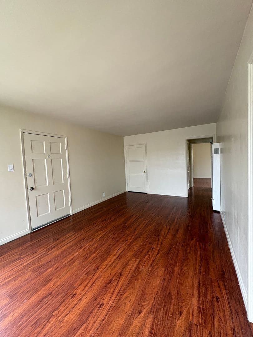 LONG BEACH Apartment: 830 San Antonio Dr.