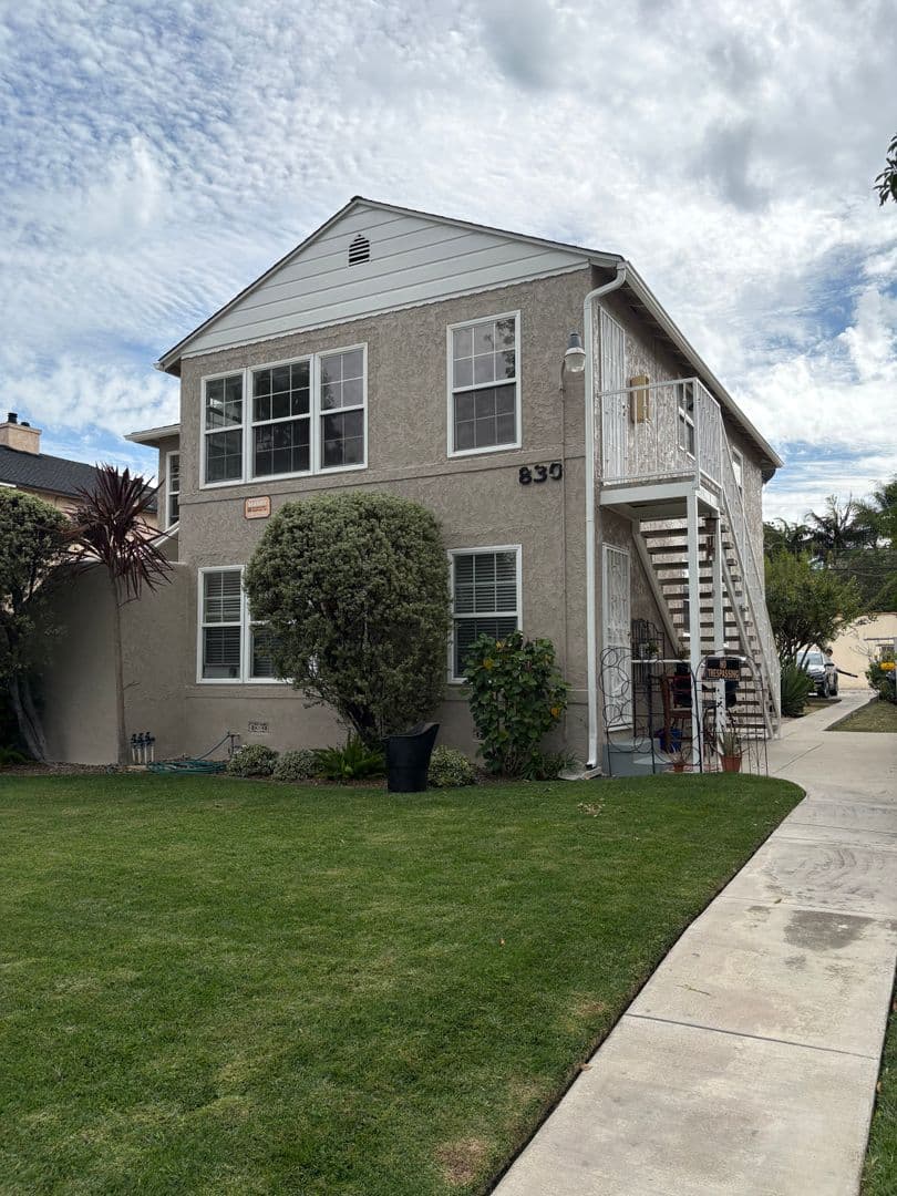 LONG BEACH Apartment: 830 San Antonio Dr.