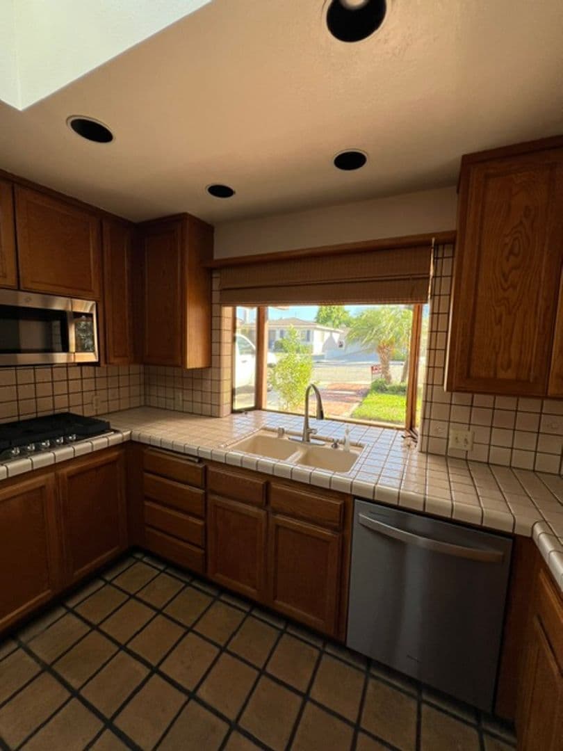 Redondo Beach House: 2007 Voorhees Ave
