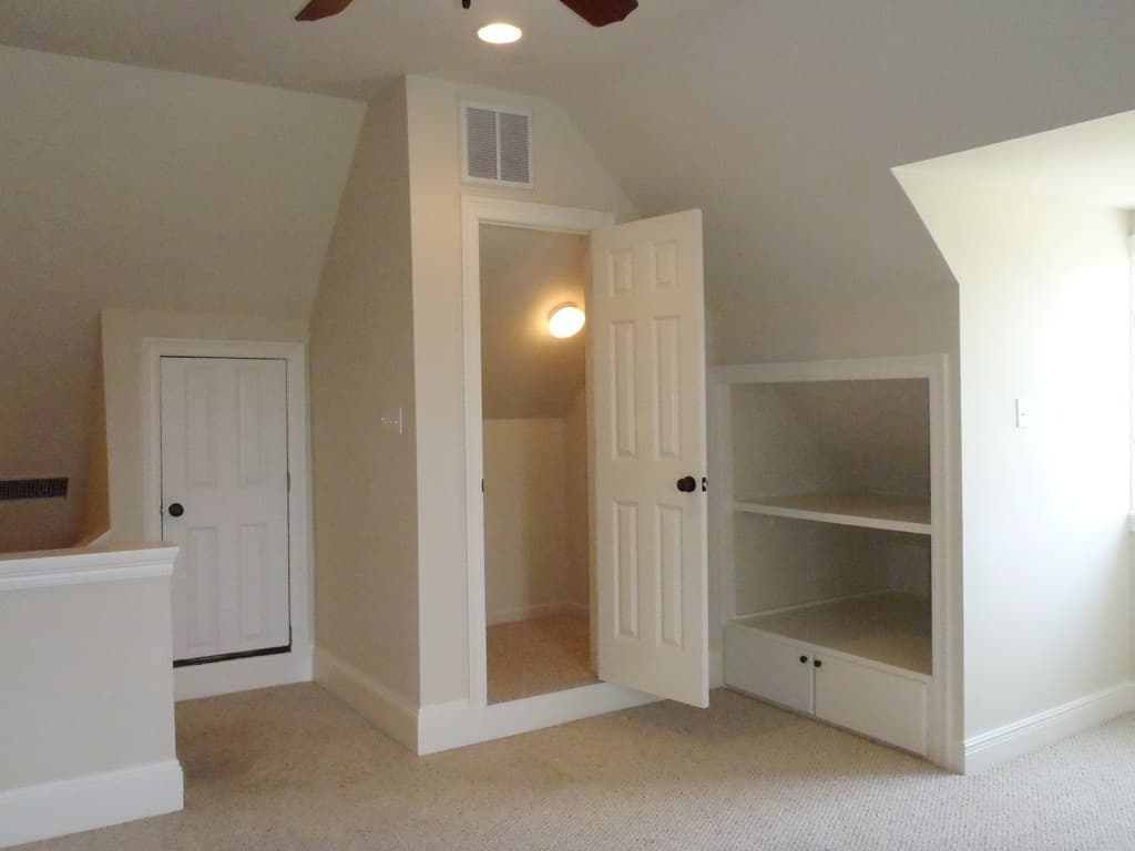 Prairieville House: 43118 Beacon St.