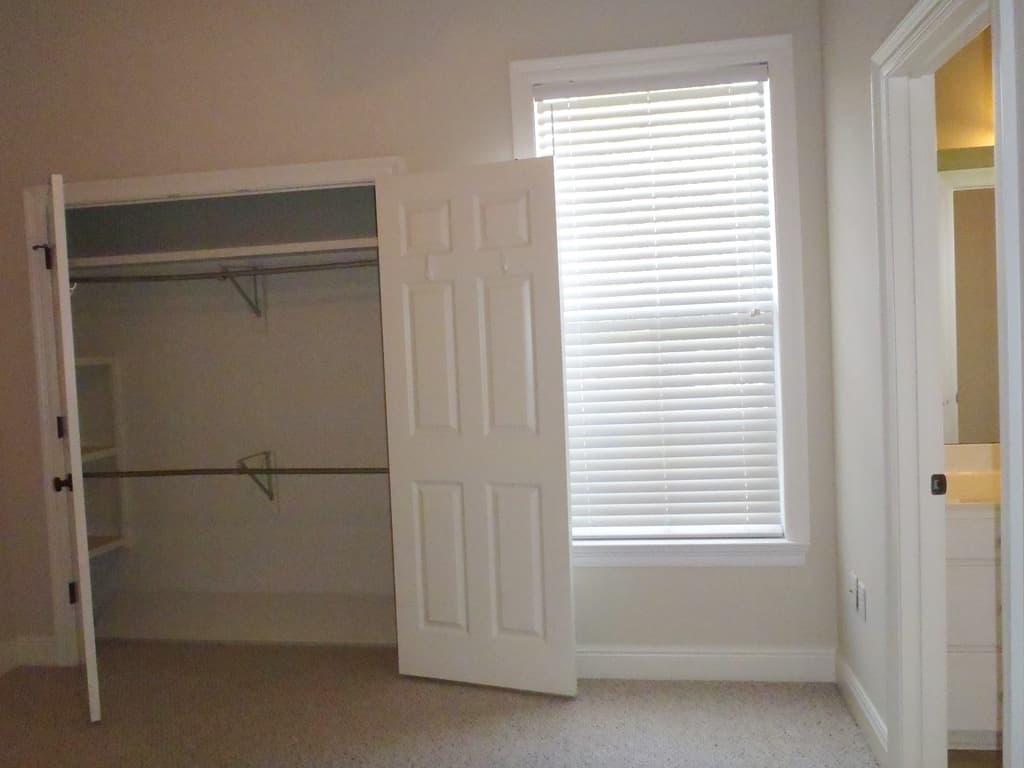 Prairieville House: 43118 Beacon St.