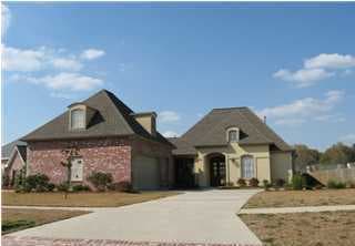 Prairieville House: 43118 Beacon St.