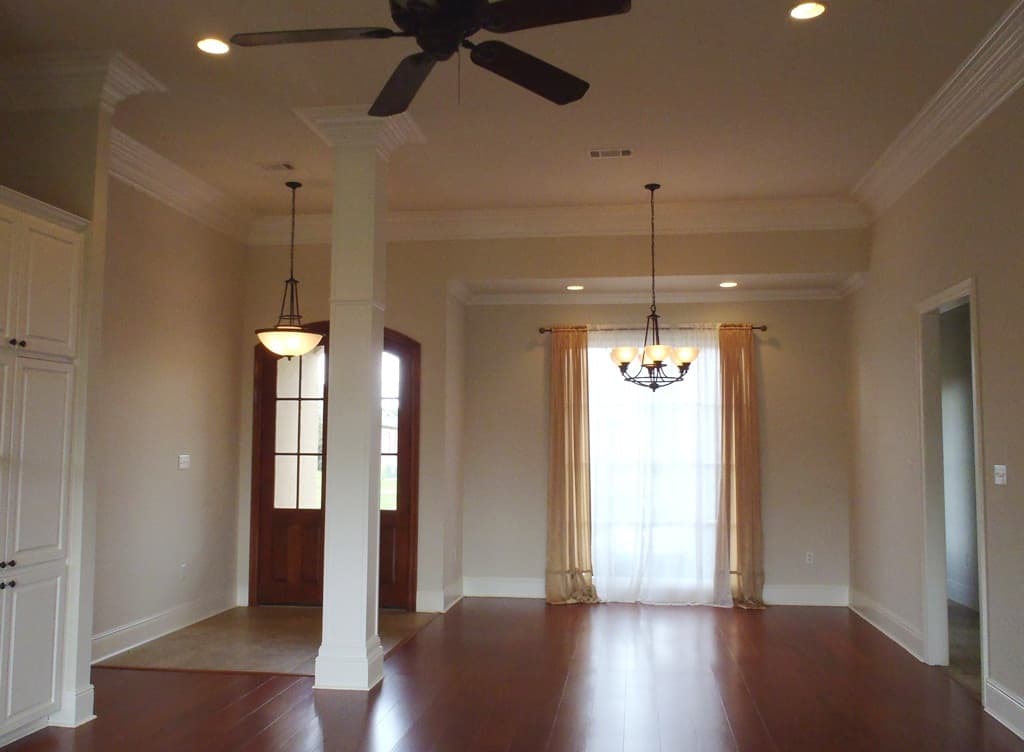 Prairieville House: 43118 Beacon St.
