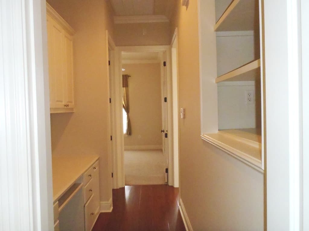 Prairieville House: 43118 Beacon St.