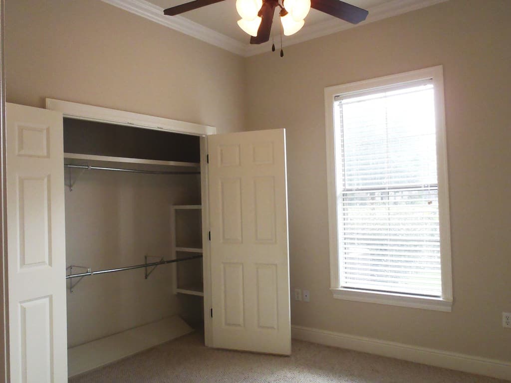 Prairieville House: 43118 Beacon St.