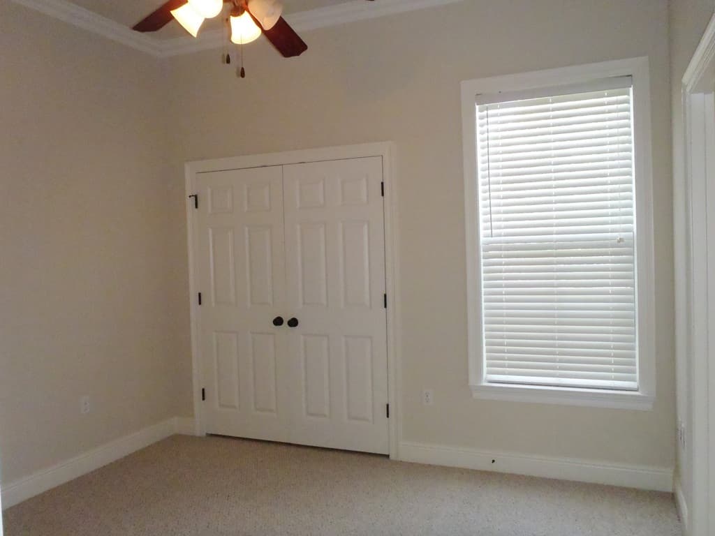 Prairieville House: 43118 Beacon St.