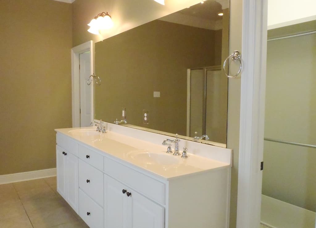 Prairieville House: 43118 Beacon St.