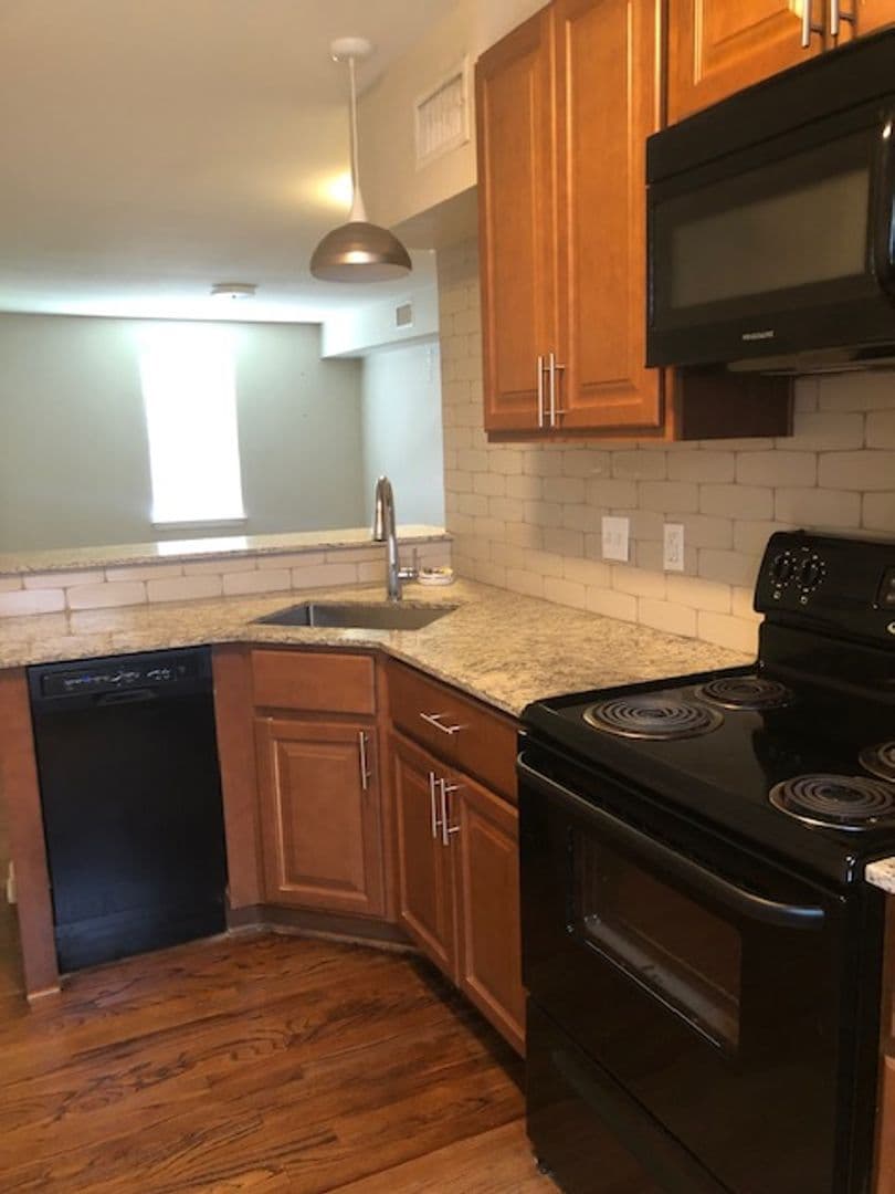 Baton Rouge Apartment: 3328 Carlotta St